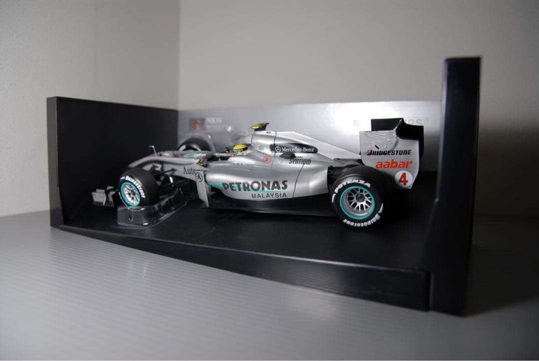 ミニチャンプス F1 メルセデスGP 1/18 ニコ・ロズベルグ ミニカー