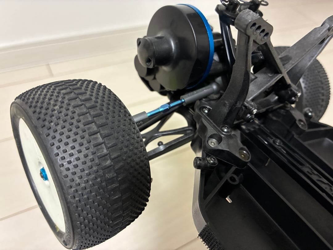 タミヤ　希少TRF201中古シャーシ、新品ボディセット