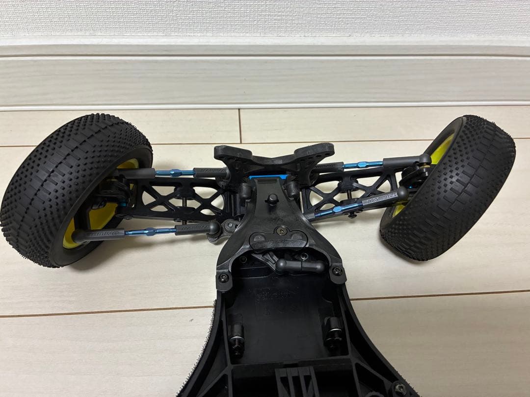 タミヤ　希少TRF201中古シャーシ、新品ボディセット