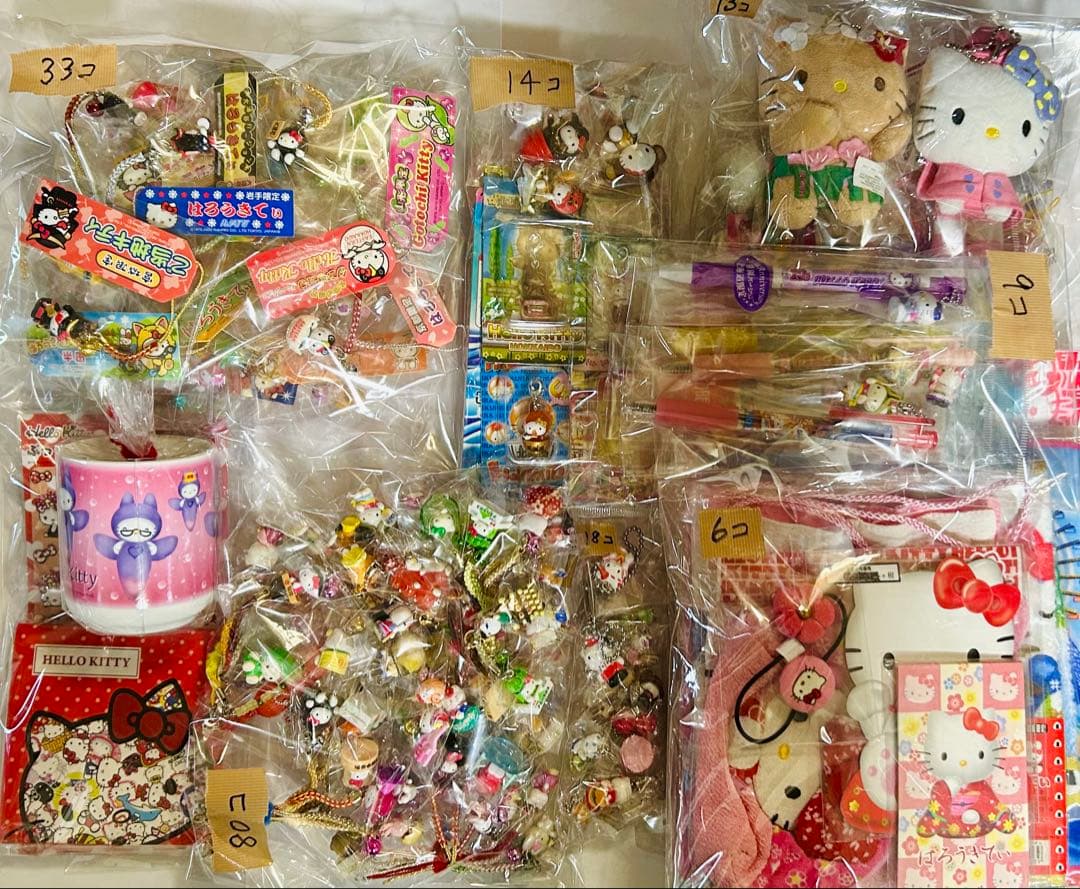 ご当地キティ　根付け・ストラップ・チャーム・ボールペン他　180個＋おまけ