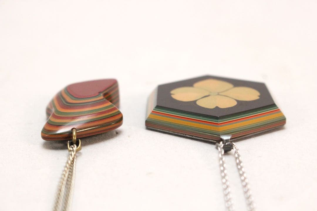 5142 堆朱　ペンダント2点　明石朴景 作 花文六角ペンダントトップ　送料無料