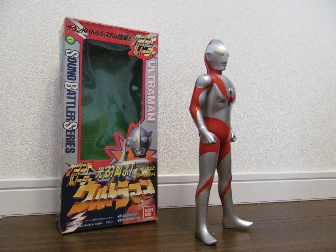 ウルトラマン　電池式　フィギュア