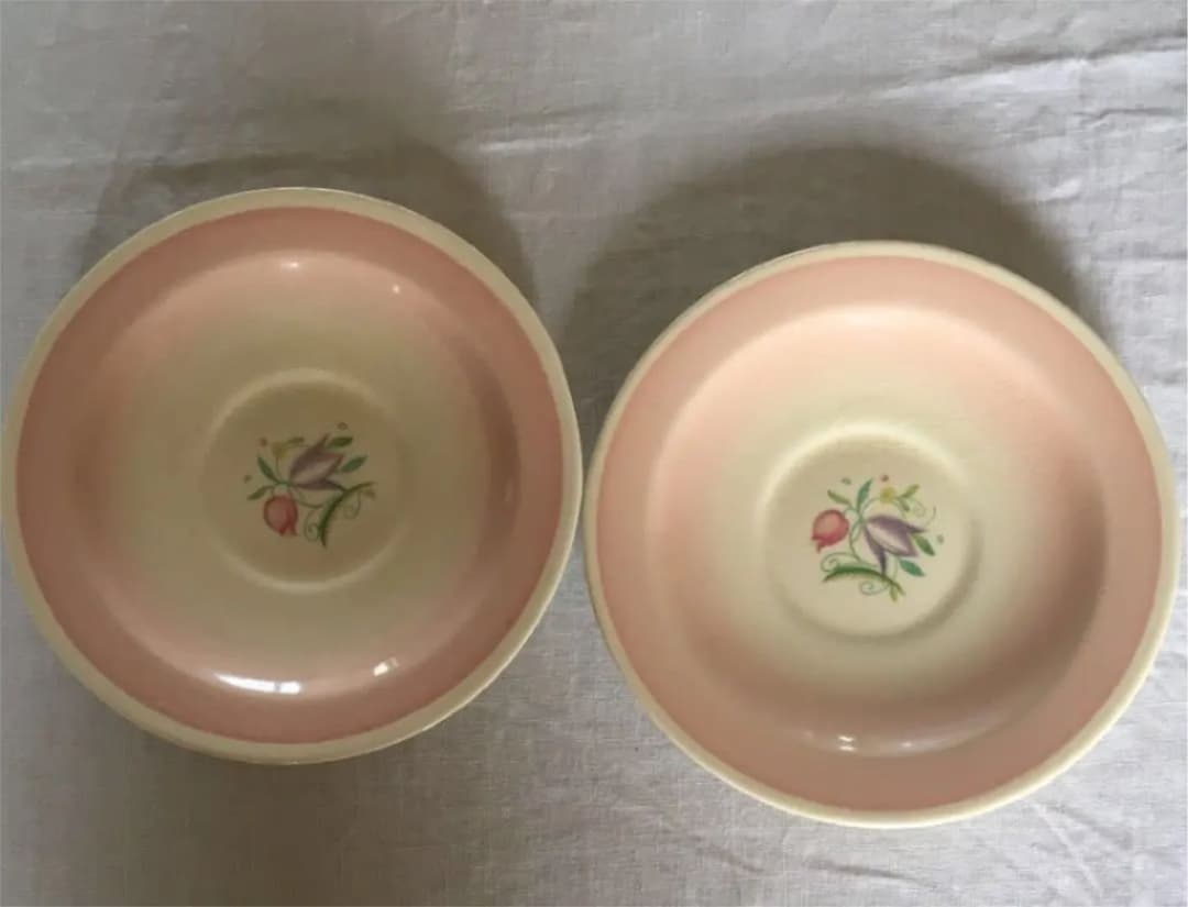 スージークーパー ドレスデン スプレイ トリオ ピンクカップ&ソーサー