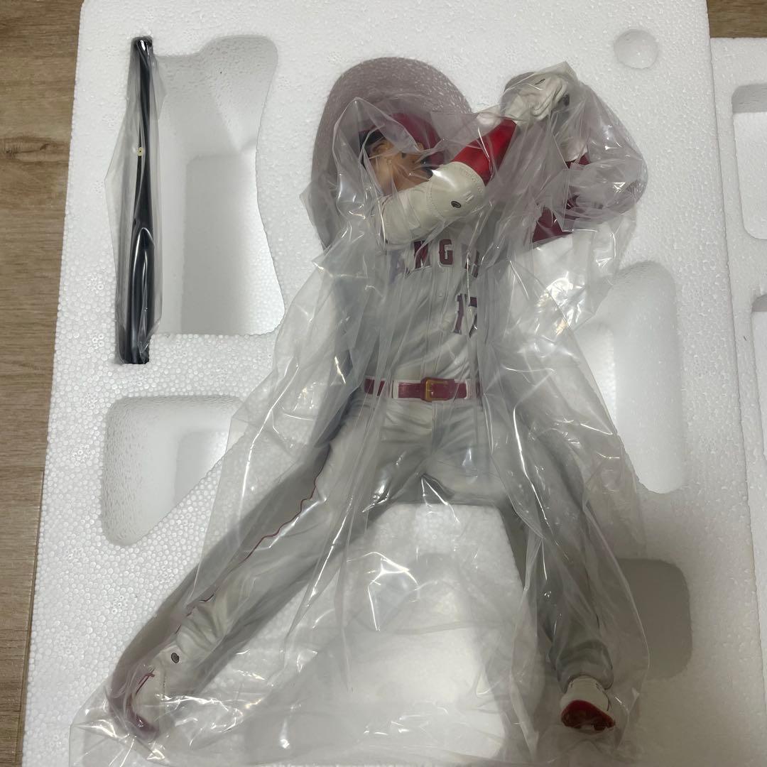 大谷翔平 リアルパーフェクト 投打 フィギュア 2体セット ステッカー付き