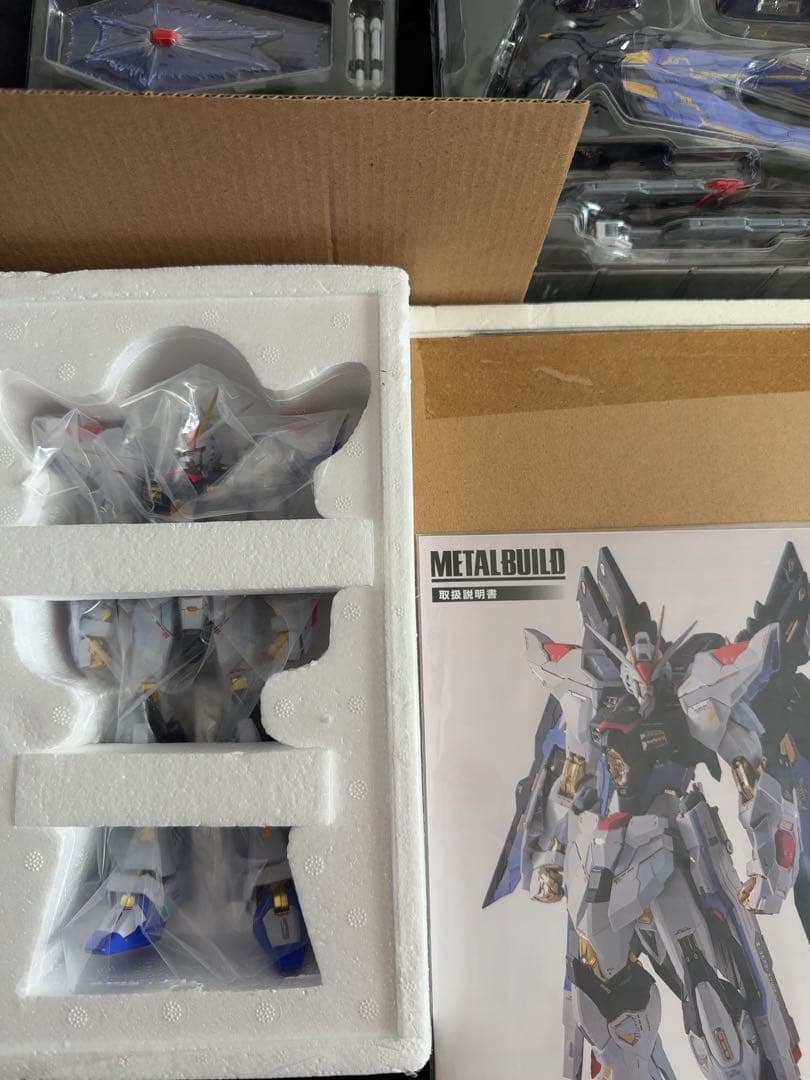 メタルビルド ストライクフリーダム　SOUL BLUE + 光の翼