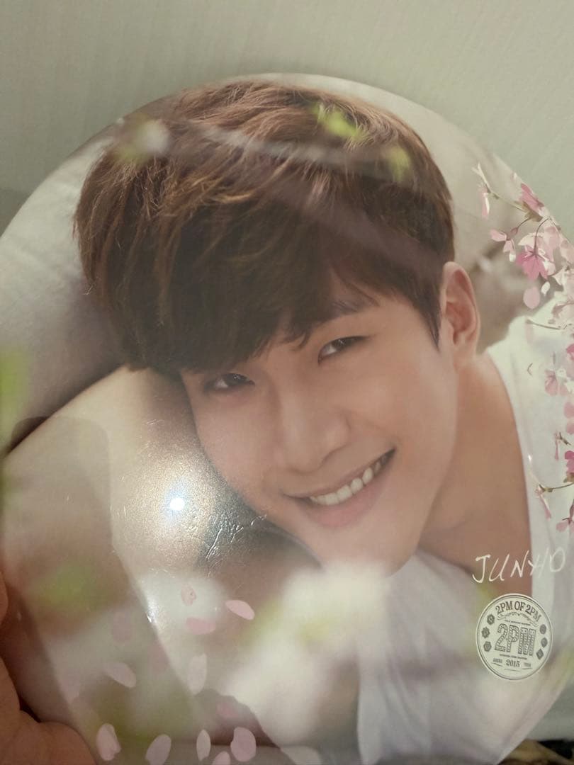 JUNHO ジュノ　サイン入りポストカード　特大缶バッチスタンド