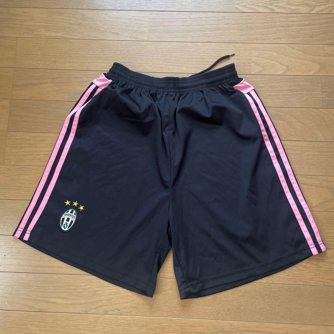 ユベントス ピンクシャツ 黒パンツ セット