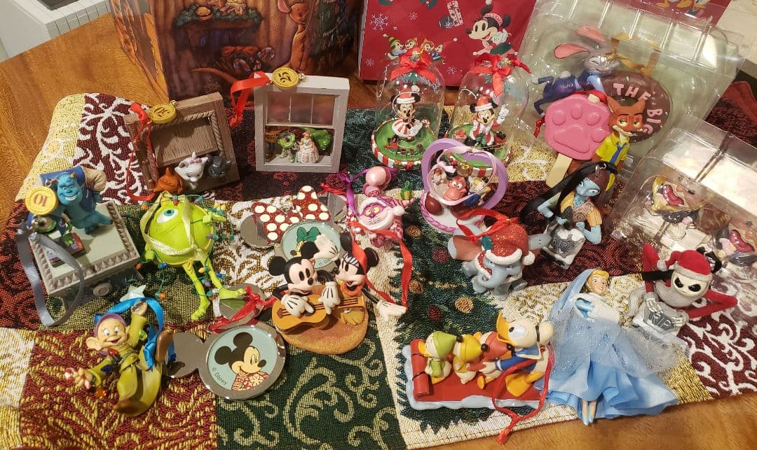 8万円相当ディズニークリスマスオーナメント27個+プーさんオーナメントセット