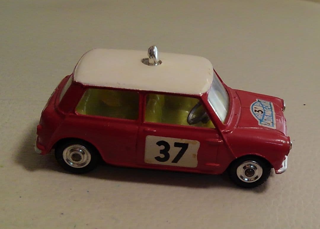 ・モンテカルロクーパーSダイキャストミニカー