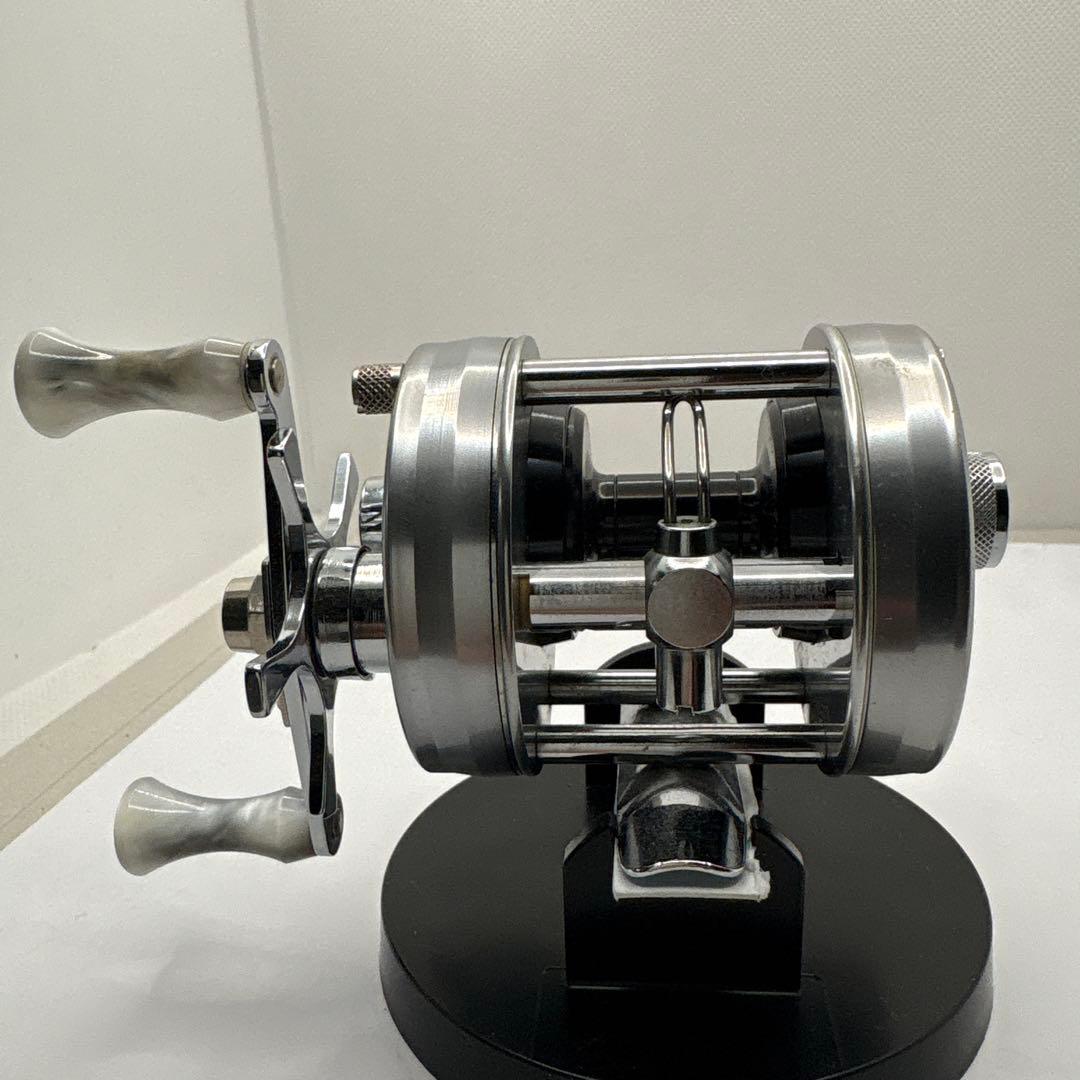 ペコちゃんABU 2500cシルバー美品