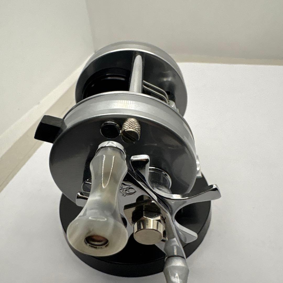 ペコちゃんABU 2500cシルバー美品