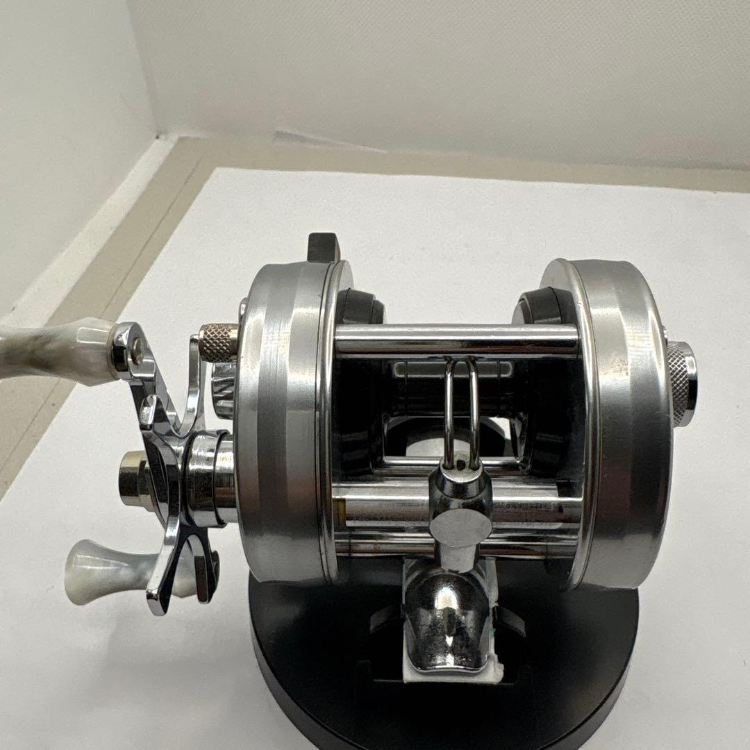 ペコちゃんABU 2500cシルバー美品