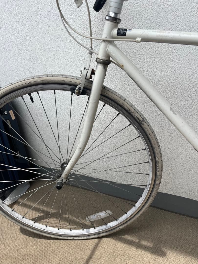 値下げ　ホワイト クロスバイク アルミフレーム　自転車　ロックリング付き