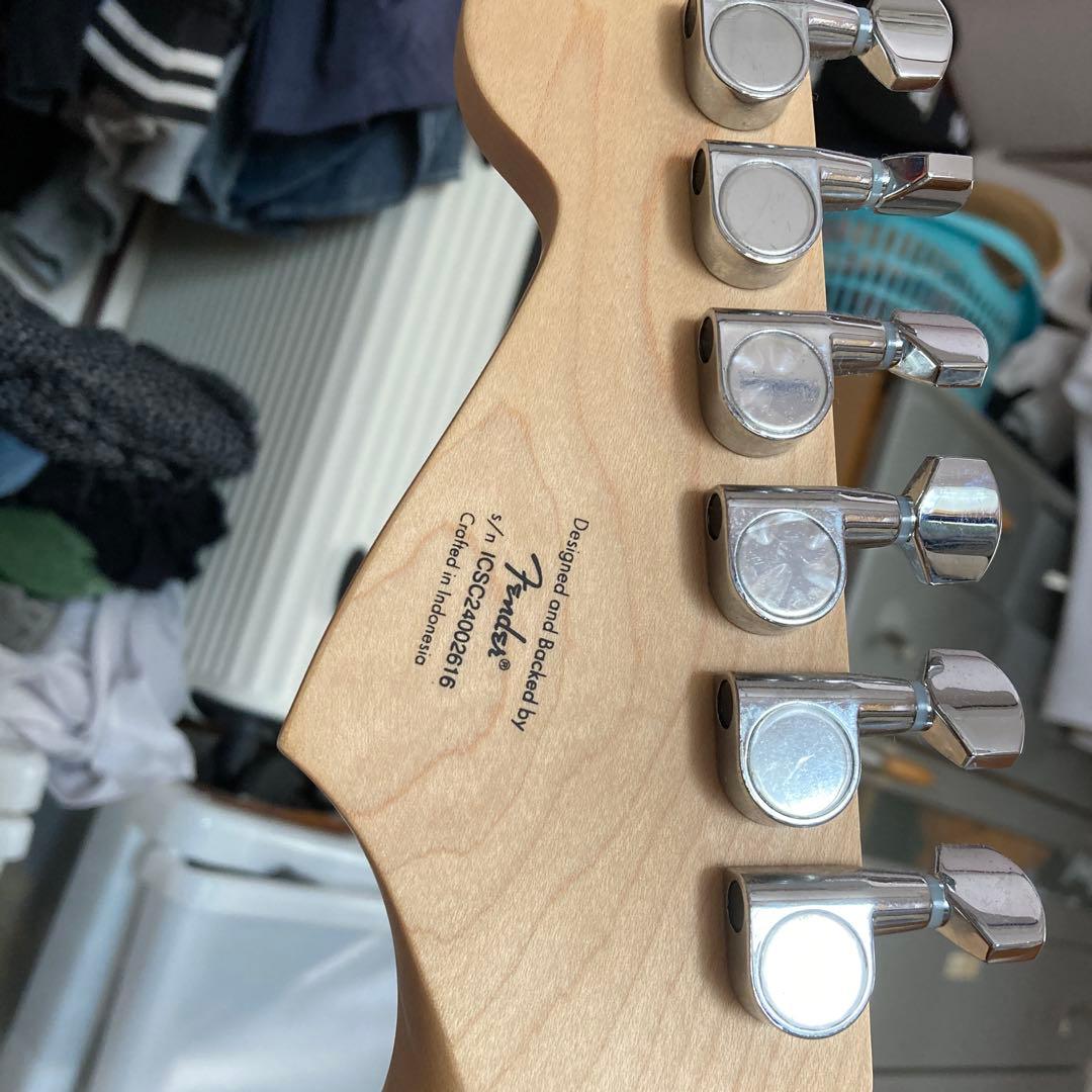 Squier Stratocaster HSS ブラック　チューナーシールド付き