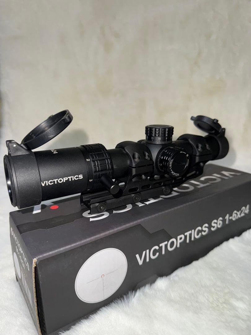 ライフルスコープ　LPVO 1-6×24mm 箱、付属品付き