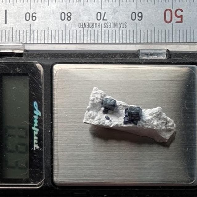 0.93g　母岩付き逸見石　布賀鉱山　国産鉱物