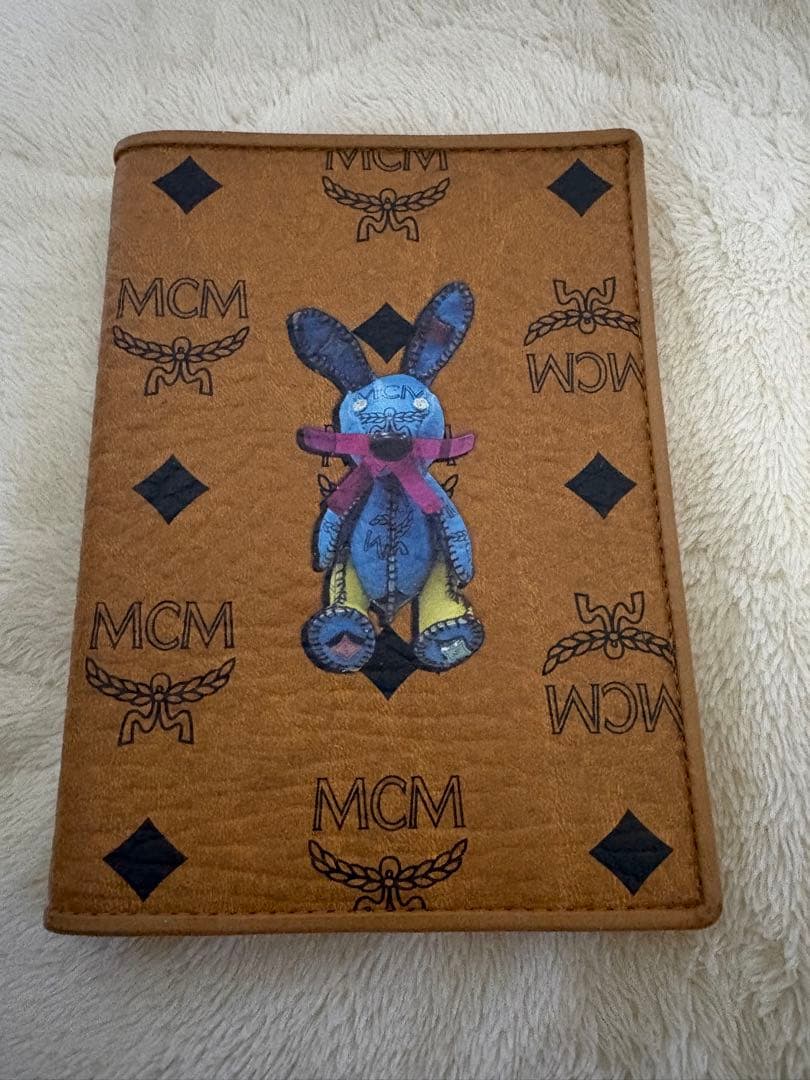 MCM ウサギデザイン パスポートケース