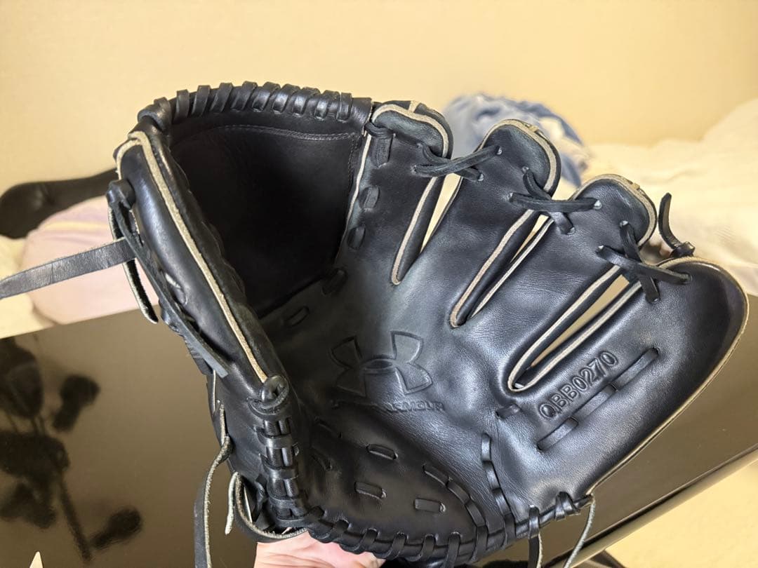 ころちゃん アンダーアーマー 軟式グローブ 黒