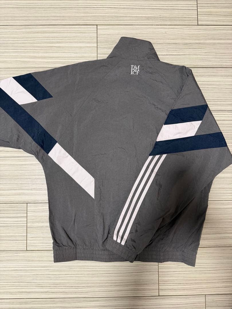 adidasレアルマドリード　トラックジャケット