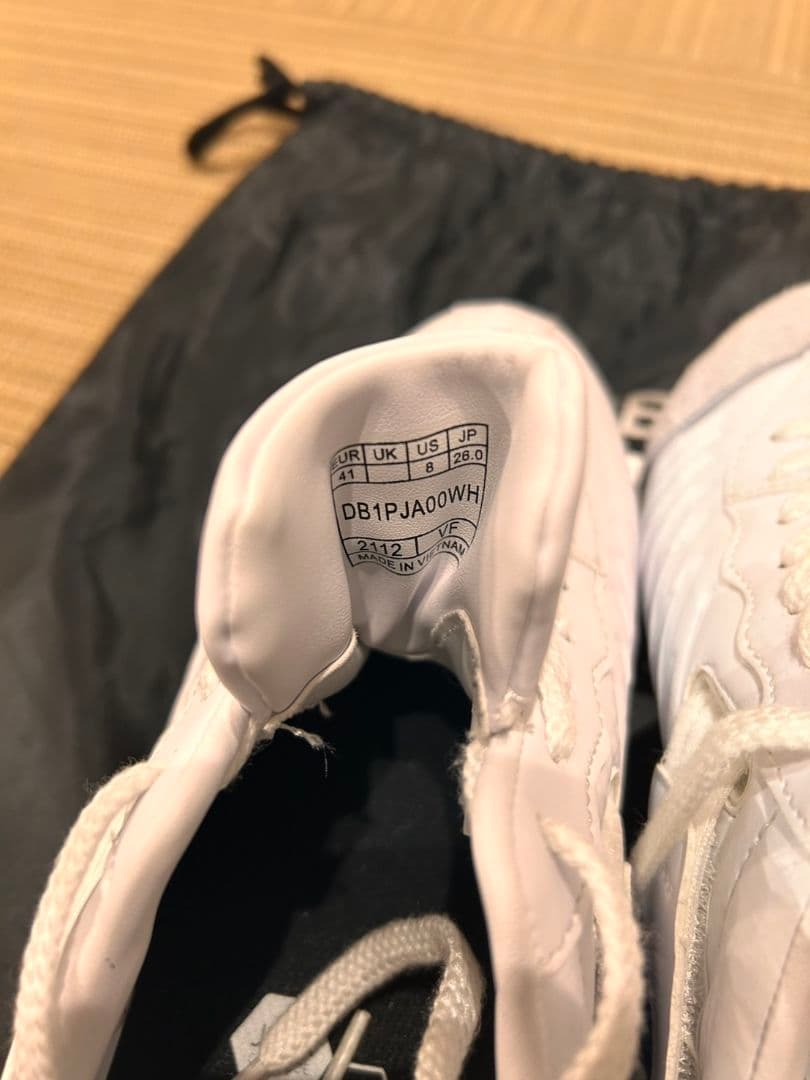 未使用品　DESCENTE デサント　 ホワイトスパイク 収納袋付き