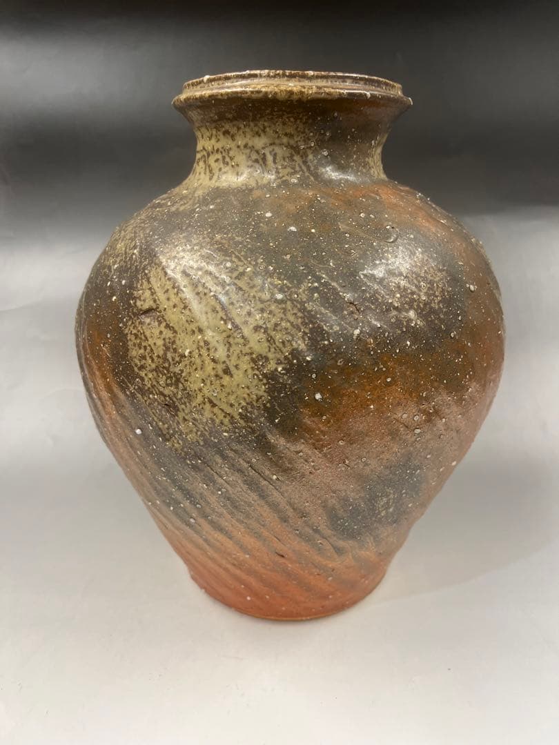 信楽焼　松竹梅￼山水水車人物彫 細密洞窑窑彫 手捻花瓶 希少品 送料込み