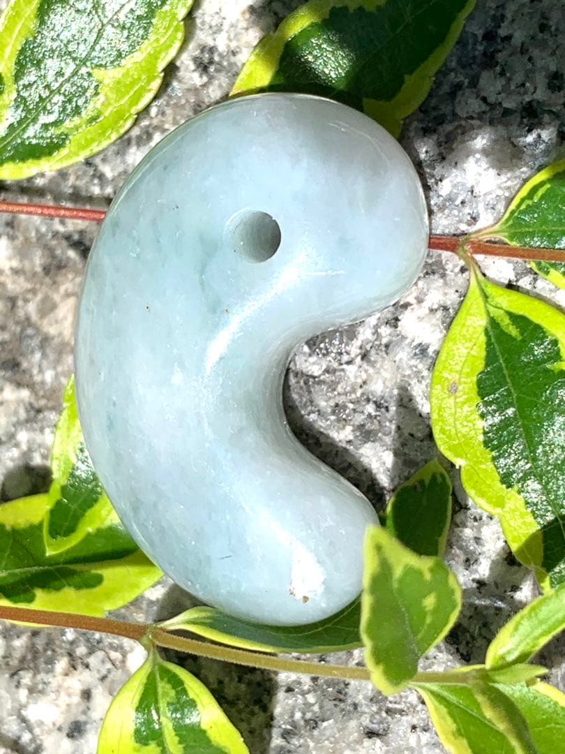 ⭐️本物をお身近に　吉祥開運の糸魚川翡翠勾玉　本物ジェダイト‼️　外部鑑別書付