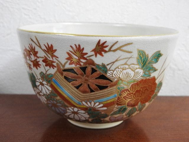 紫雲造　平安　仁清写　糸巻草花茶碗　共箱有　M925