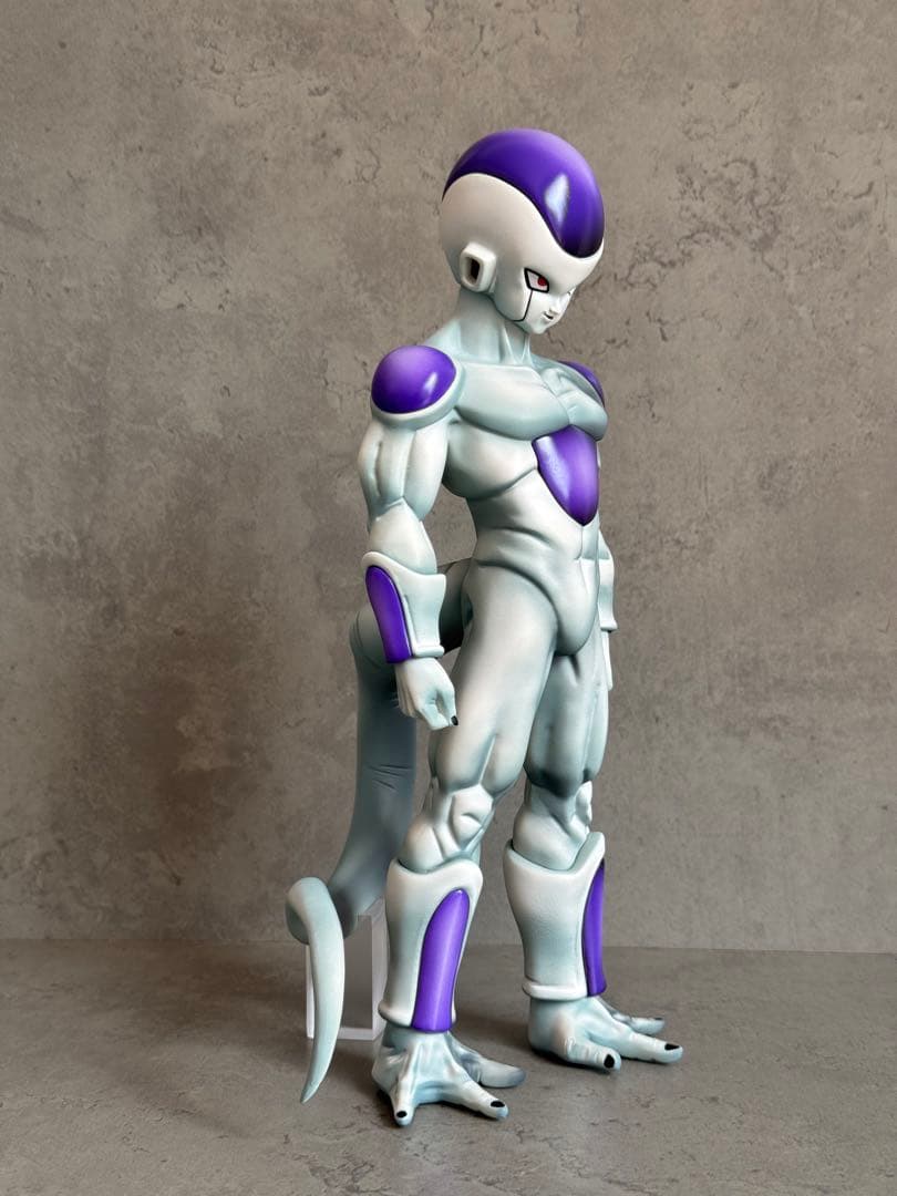 ドラゴンボールFriezaフリーザ フィギュア 紫と白