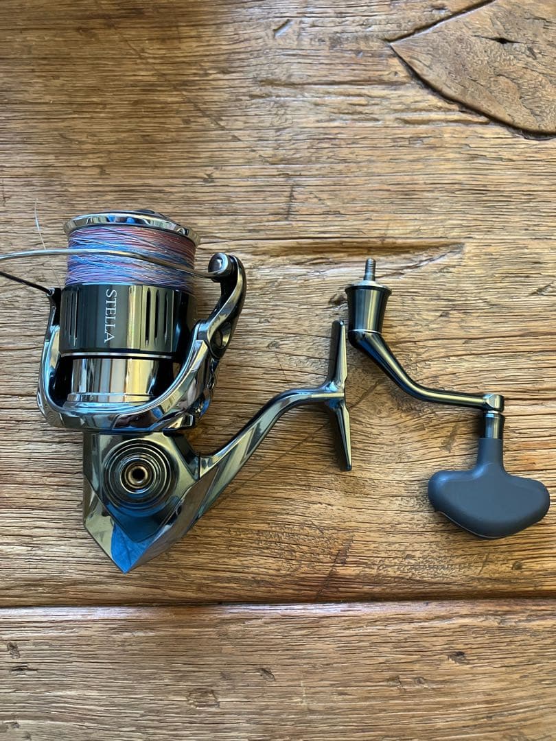 超美品　SHIMANO 22 ステラ　4000 MHG