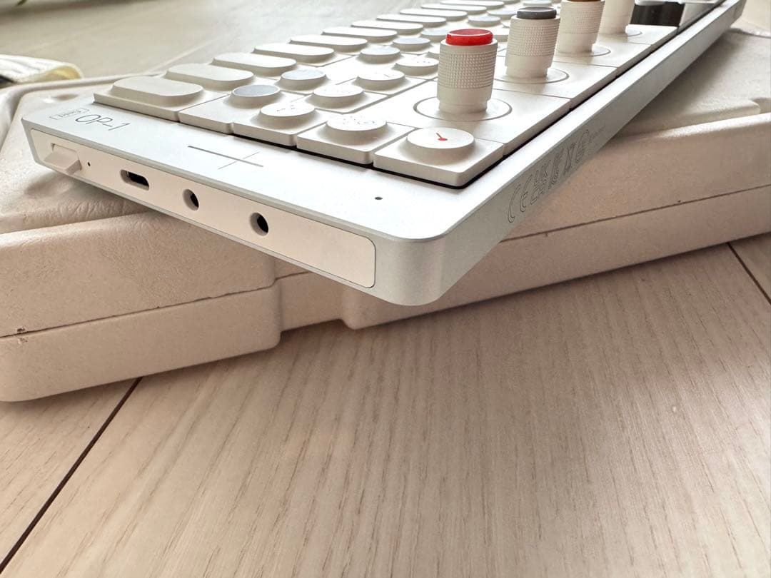 鍵盤楽器 OP-1 field Teenage Engineering