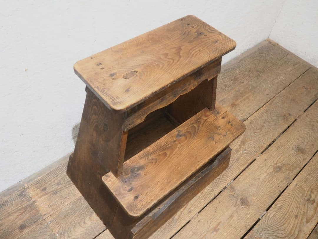 1332 ビンテージ レトロな踏み台　展示台　花台　ガーデン　古家具　古道具