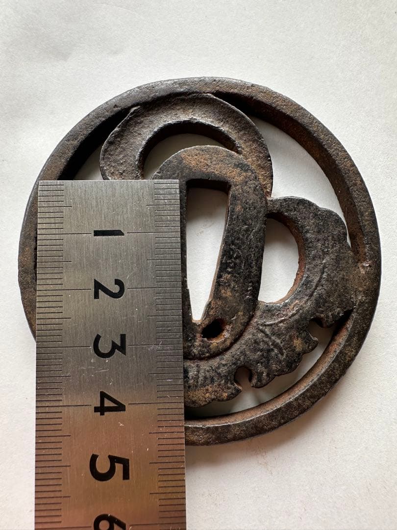 透かし鍔 古鍔 鉄地 鐔　鉄地つば 刀装具 古美術 時代物 海浪の図 26A2