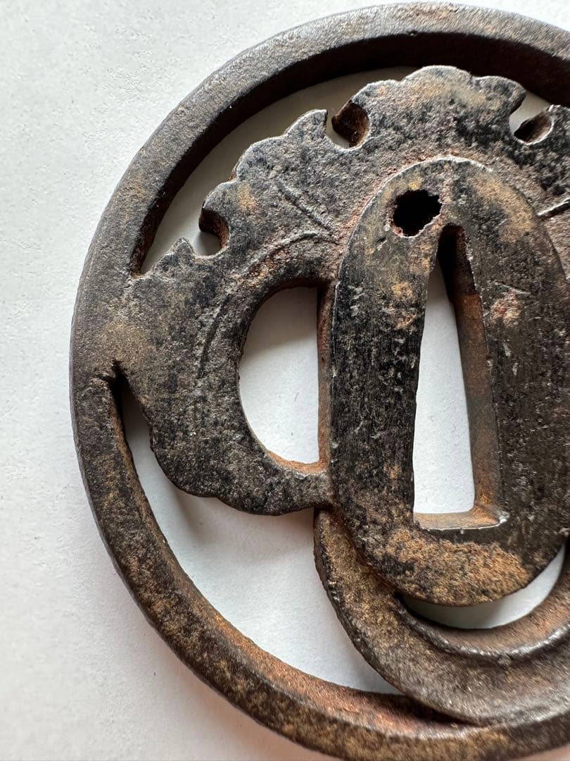 透かし鍔 古鍔 鉄地 鐔　鉄地つば 刀装具 古美術 時代物 海浪の図 26A2