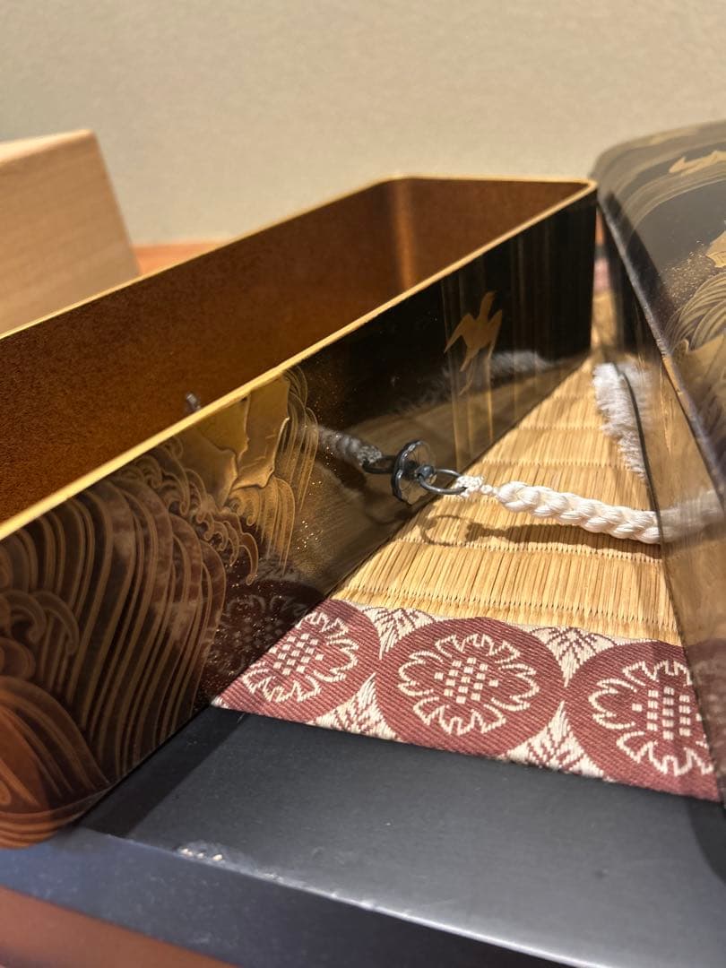 金蒔絵　美術品　金色の岩千鳥と波模様