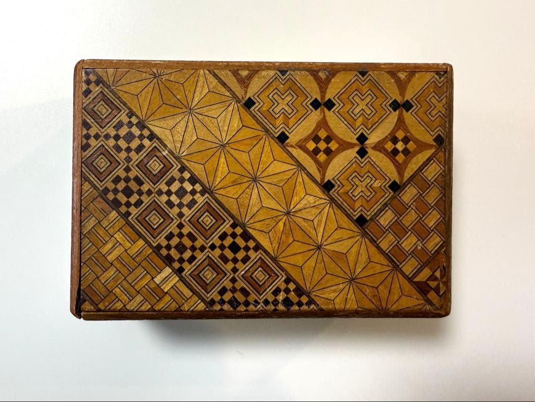 箱根寄木細工　秘密箱　からくり箱　ひみつ箱