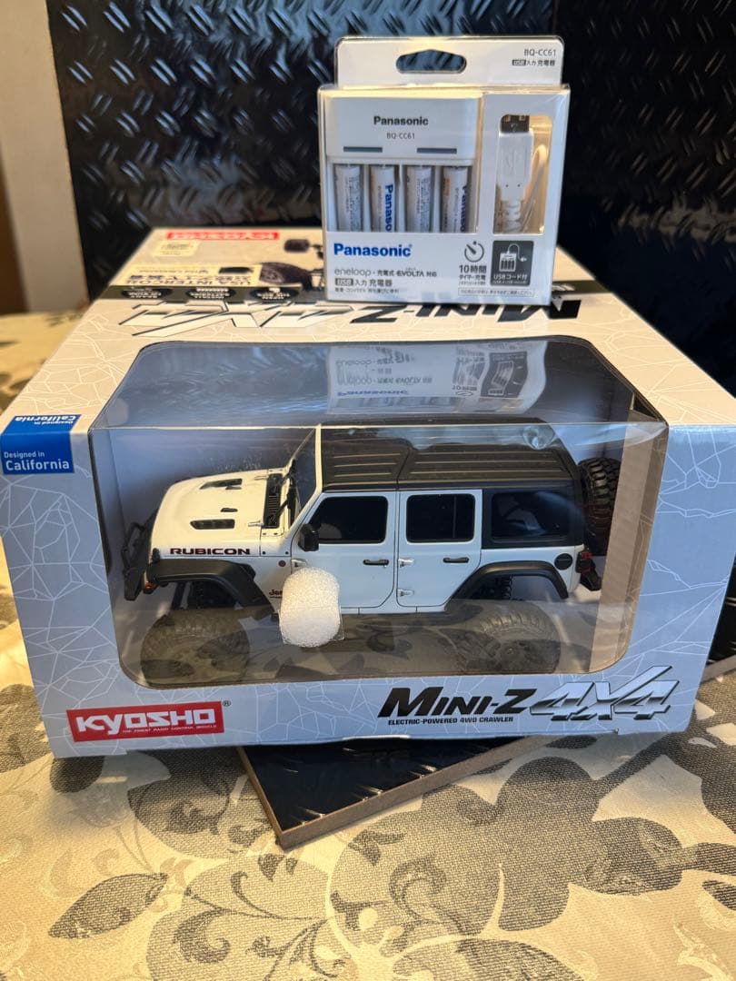 ミニッツ 4×4 ジープ　ラングラー　アンリミテッド　ルピコン　充電電池付き