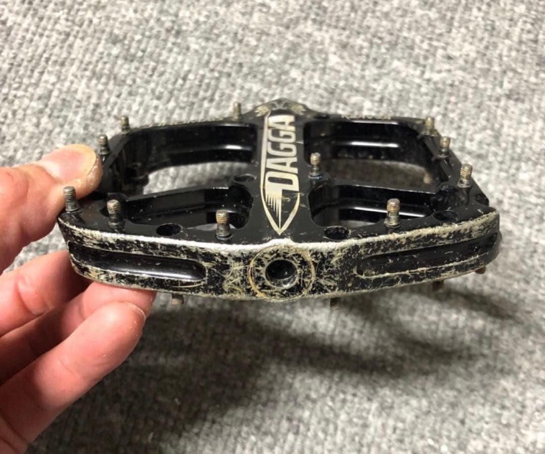 CHROMAGフラットペダル【DAGGA】