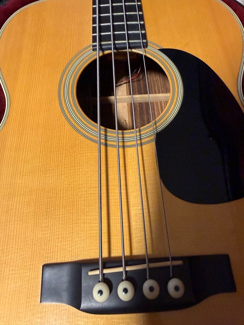 Martin B-1エレキアコースティックベース　ハードケース付