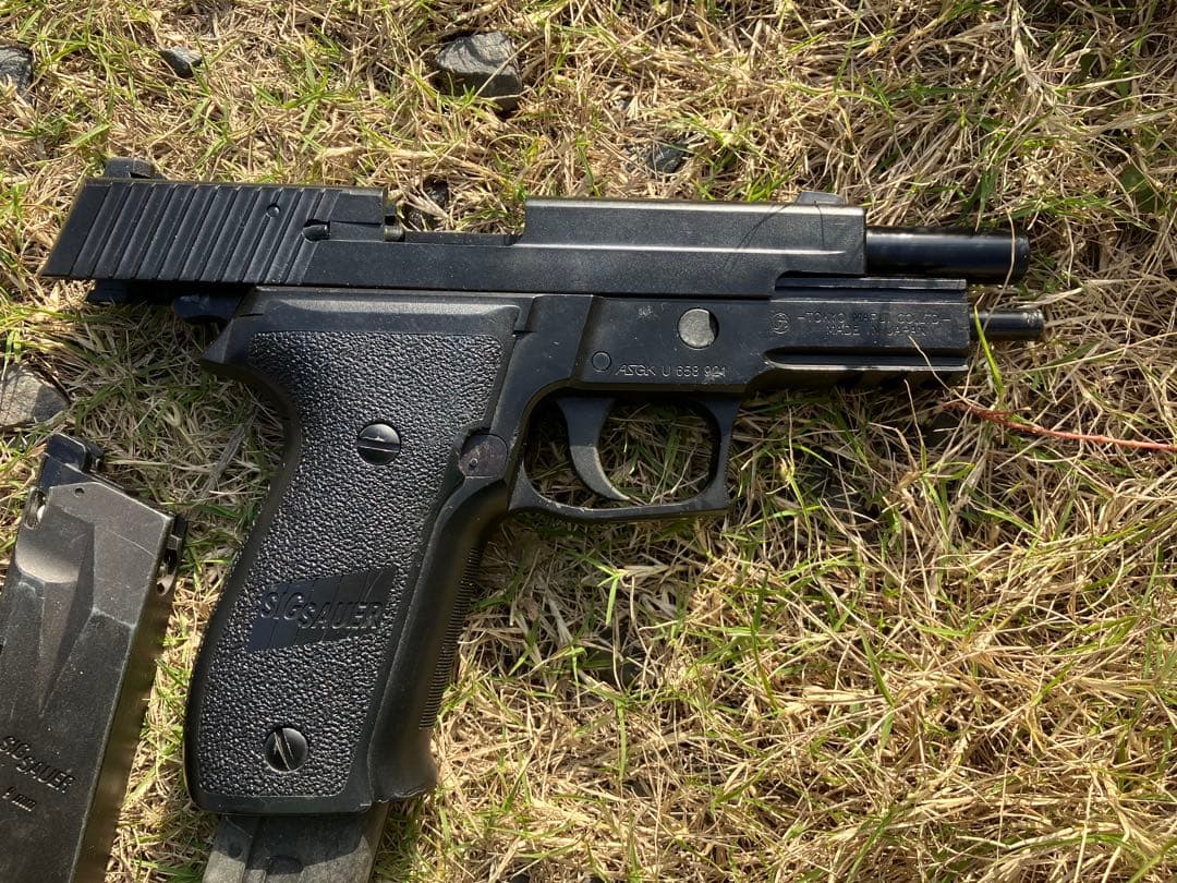 東京マルイ製ガスブローバックハンドガン　P226 中古　マガジン3本