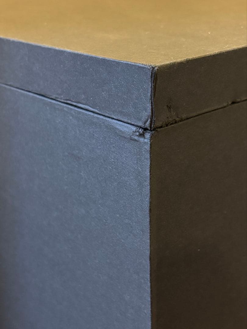 組み立てダンボールの展示台(マット黒)