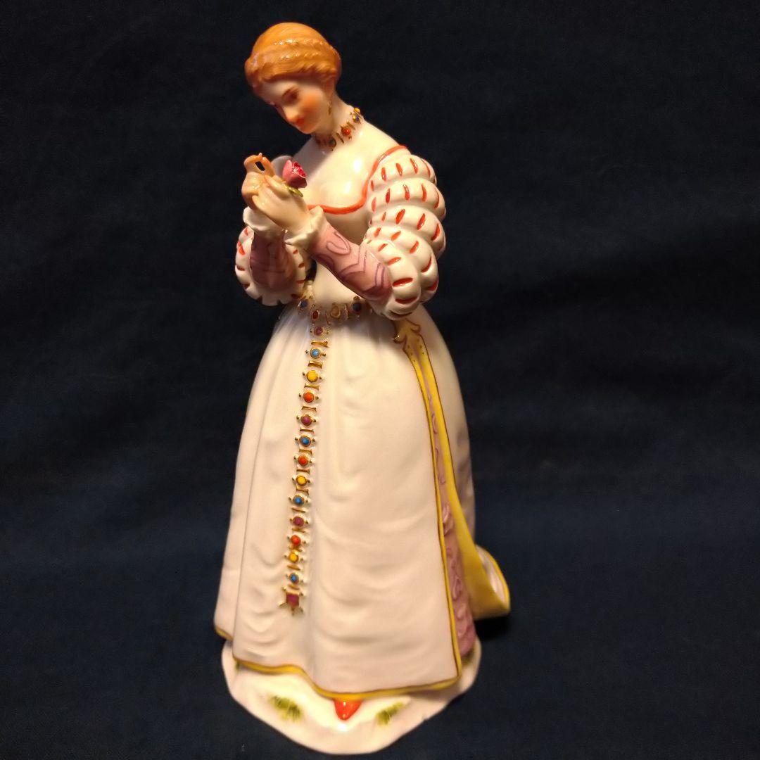 マイセン(Meissen)フィギュリン『薔薇を持つ女性』