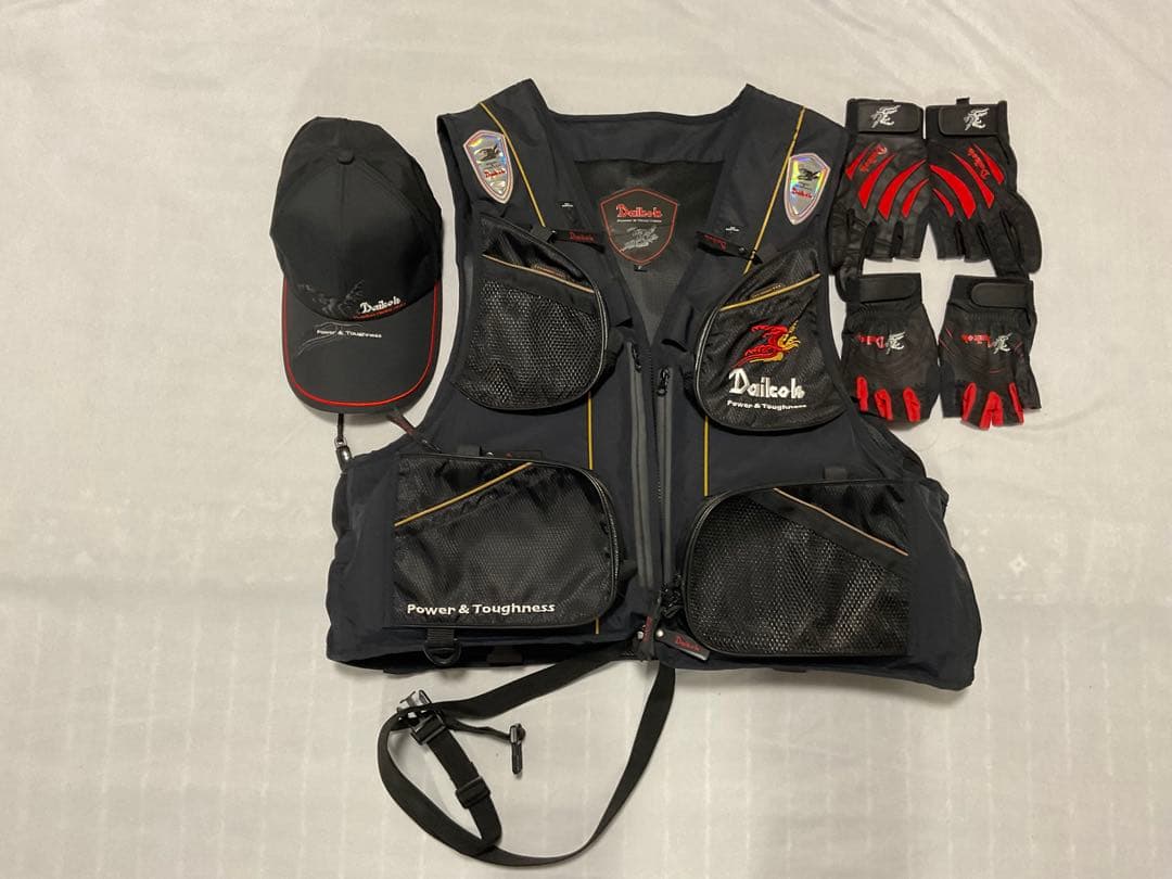 フィッシングベスト　F キャップにネーム入り