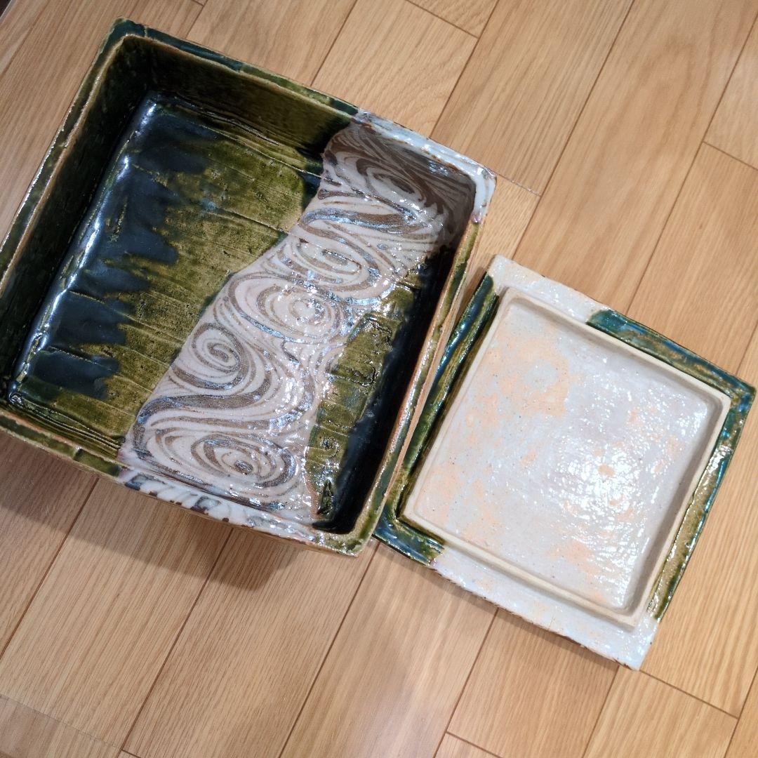 小泉蔵珍　渦巻き模様の陶器3段重ねボックス