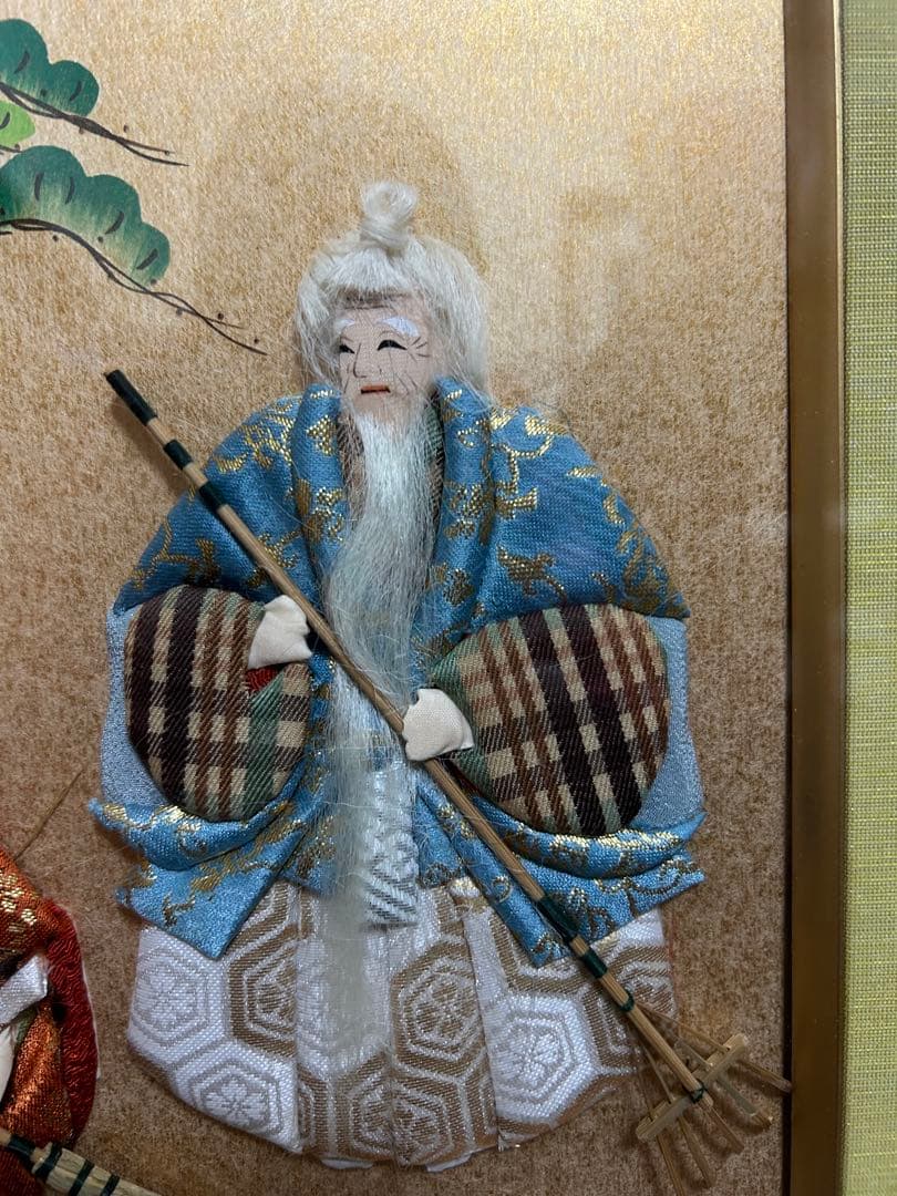 特選御和額 円形　細かい刺繍と装飾が特徴の作品