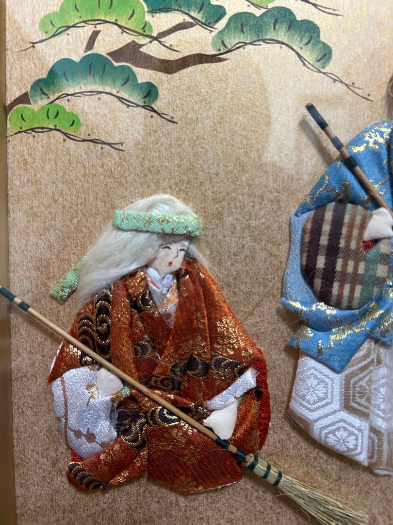 特選御和額 円形　細かい刺繍と装飾が特徴の作品