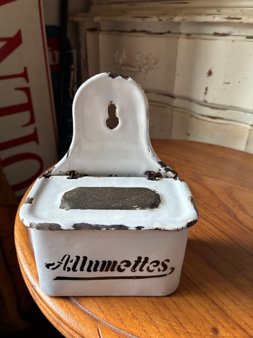 フランス　アンティーク　ホーロー　アリュメット缶　マッチ入れ　ホワイト　黒文字