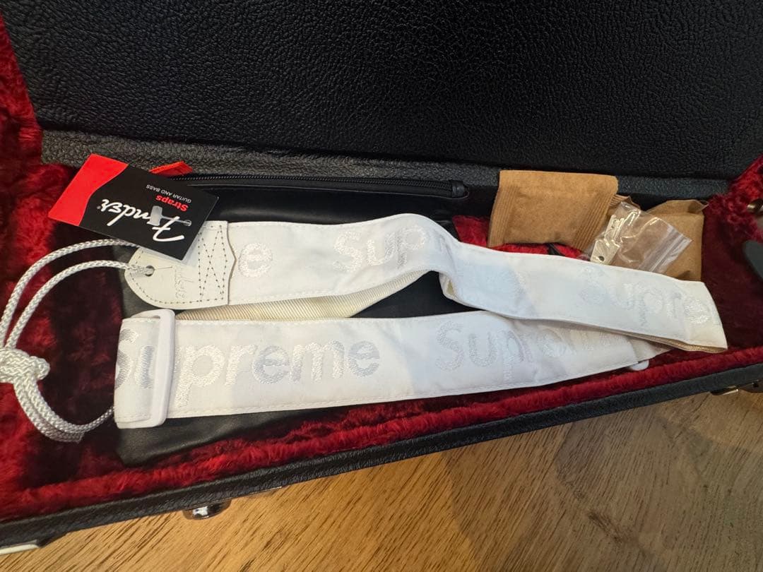 Supreme ストラトキャスタータイプ エレキギター