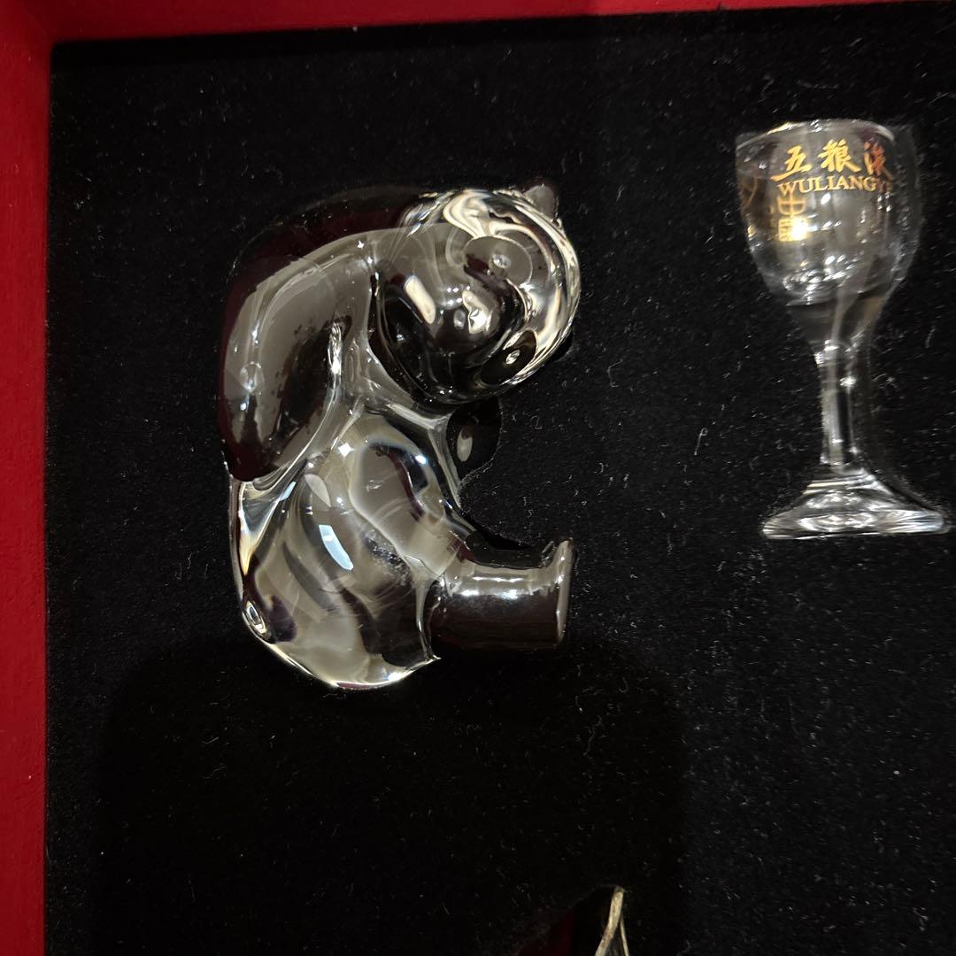 五粮液 大阪万博記念品セット(ピッチャー、グラス、パンダの置き物のセット)