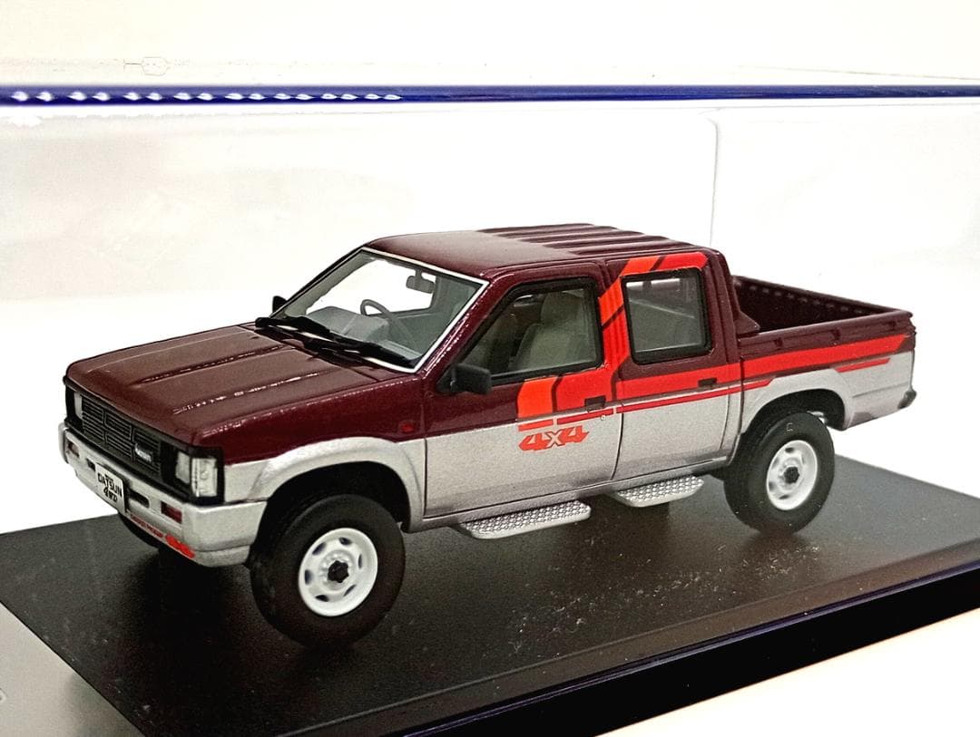 1/43 日産ダットサン 4WD ダブルキャブAD 1985 レッドM/シルバー