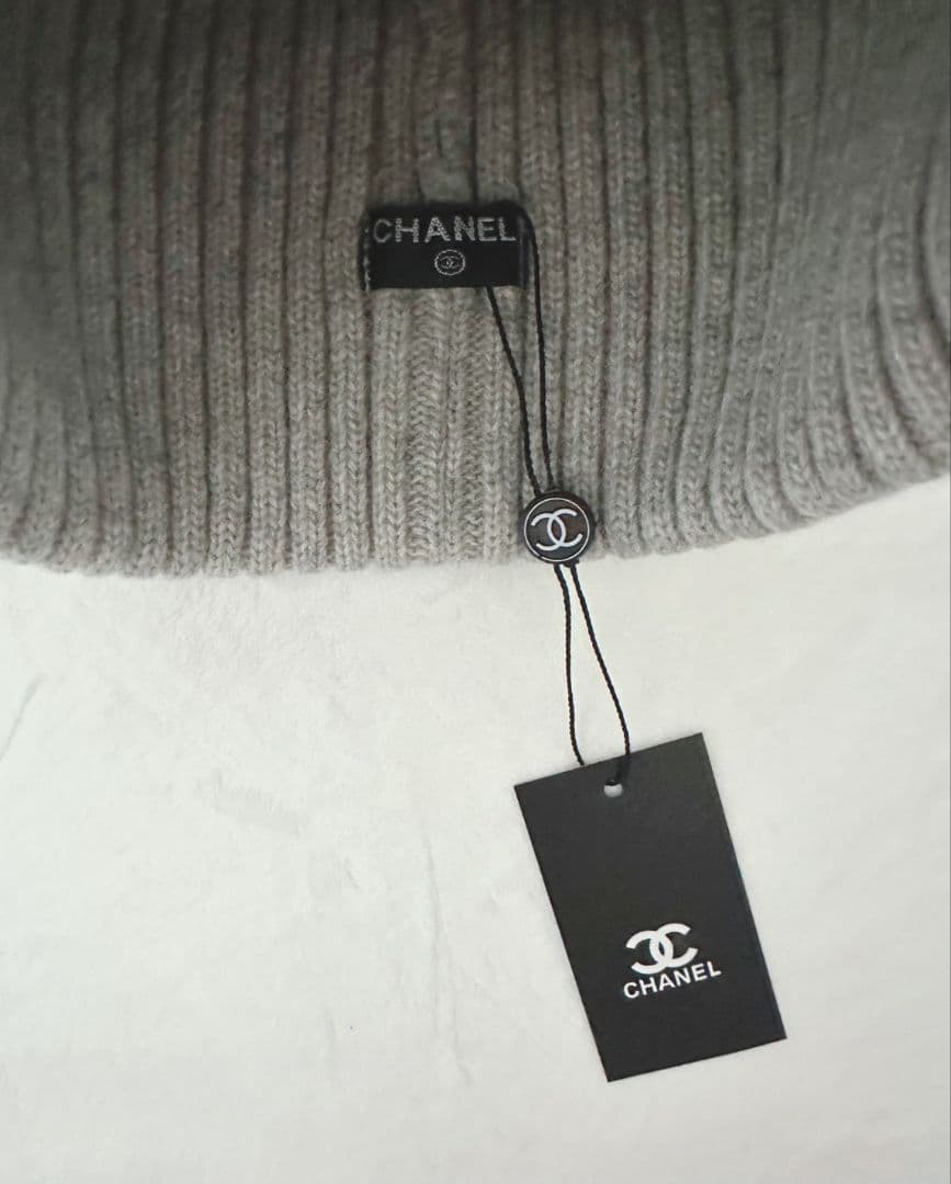 CHANEL グレー ニット帽 CCロゴ付き新品